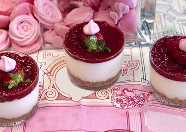 Cheesecake με άρωμα τριαντάφυλλο