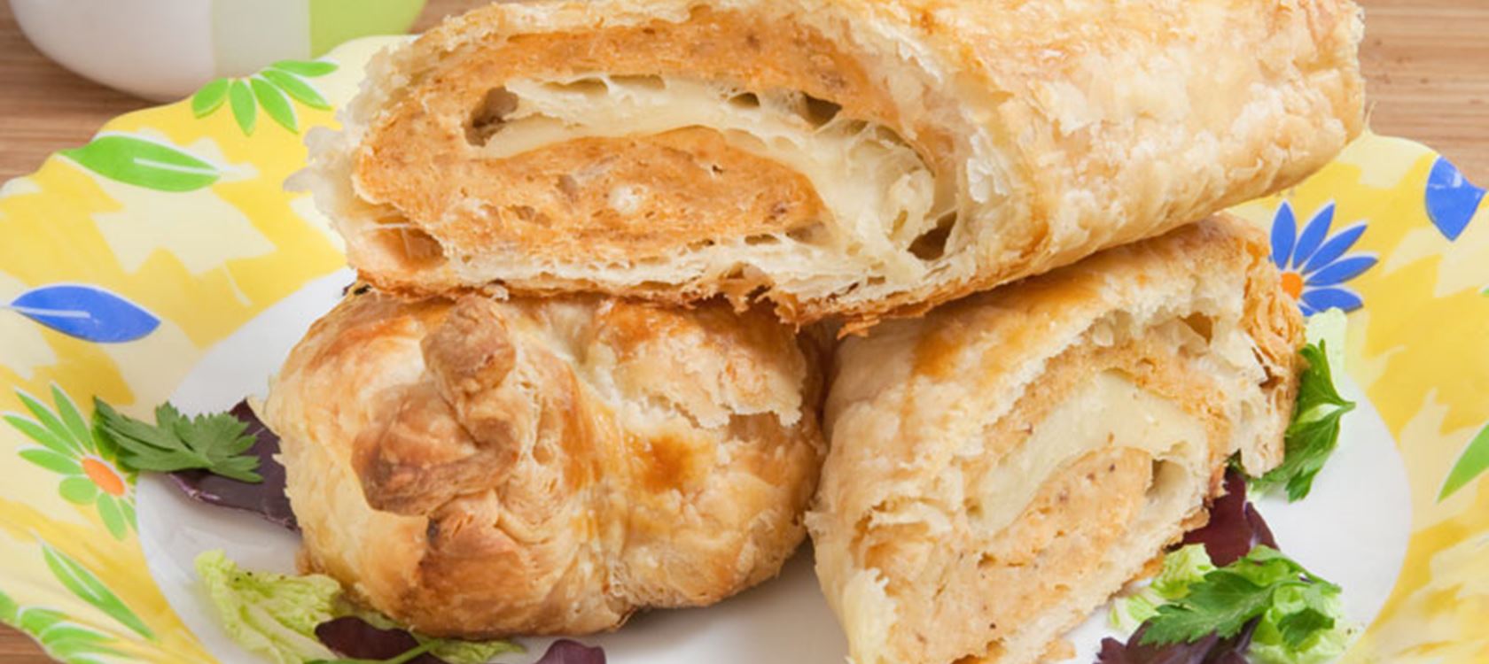 Μπακαλιαροπιτάκια σε ρολάκι με μυρωδικά