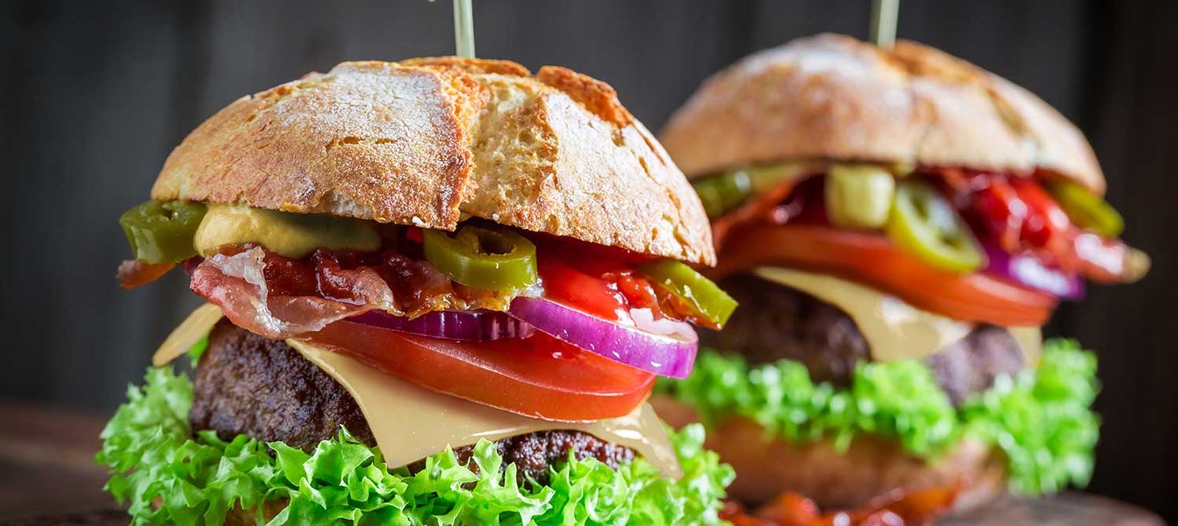 Burger μοσχάρι με Arla Mozzarella και sauce μουστάρδας με Arla Φρέσκο Τυρί Κρέμα