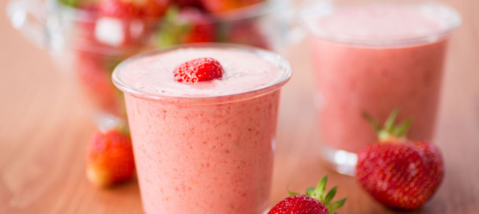 Smoothie φράουλα με γάλα Arla Lactofree και μέλι