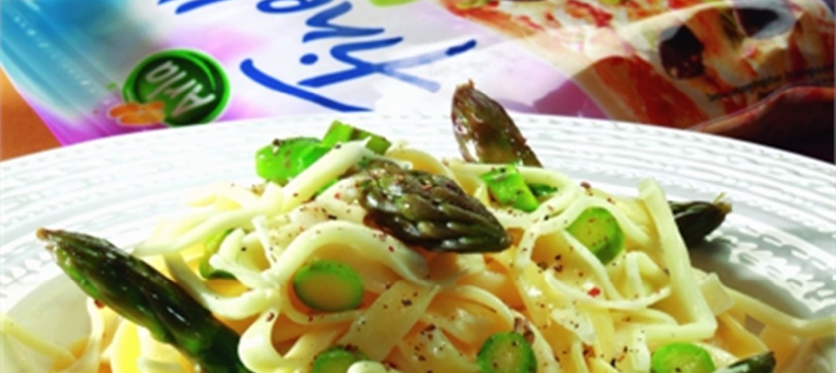 Ταλιατέλες µε σπαράγγια και Arla Finello Mozzarella
