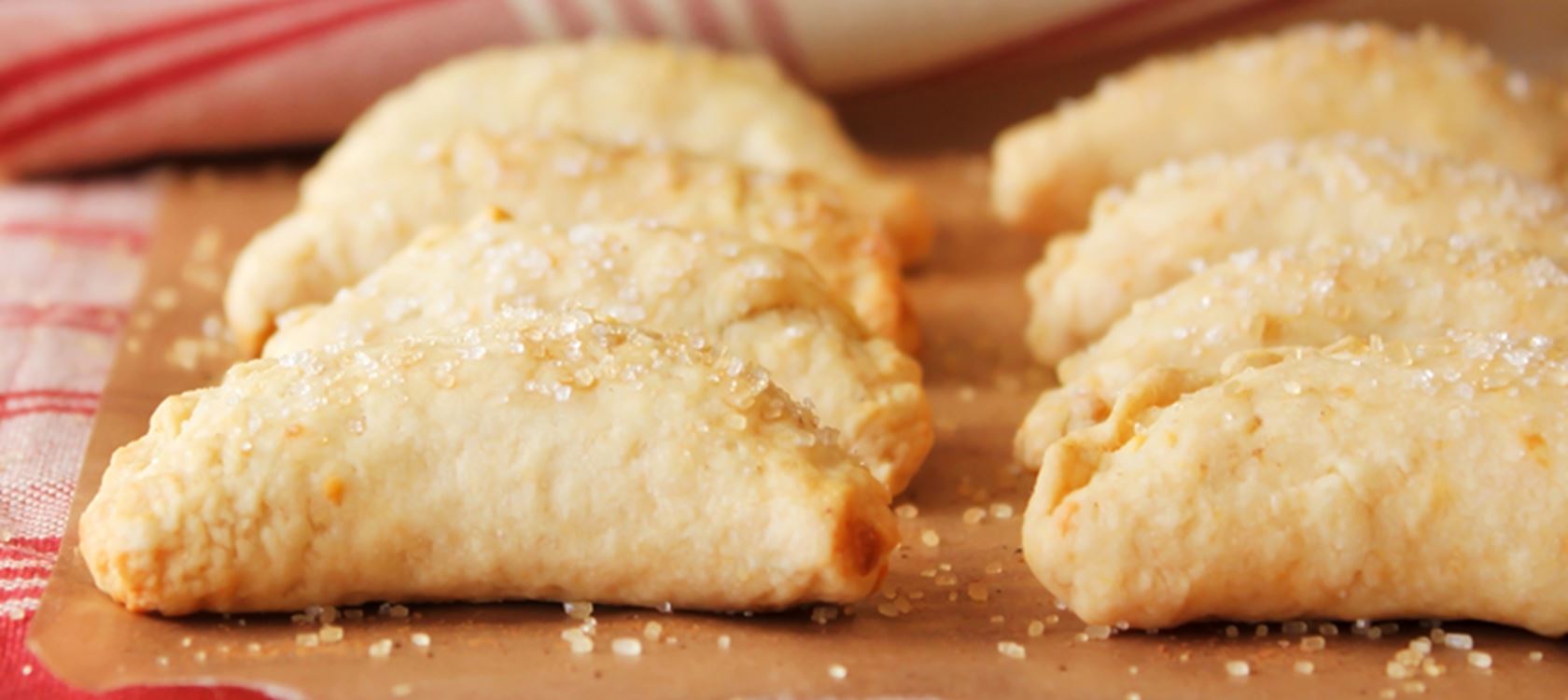 Τυροπιτάκια με τυρί Arla Havarti και τομάτα