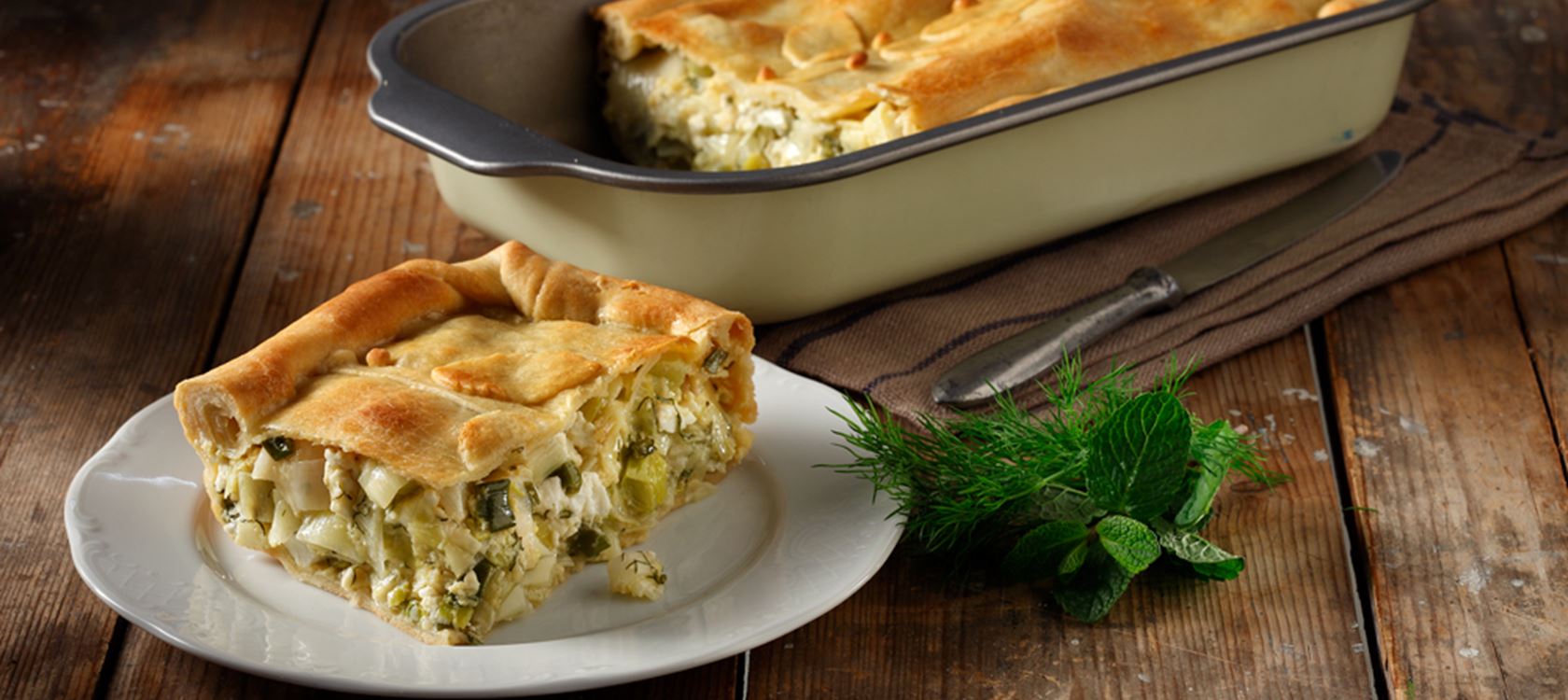 Πρασόπιτα με τυριά και χωριάτικο φύλλο