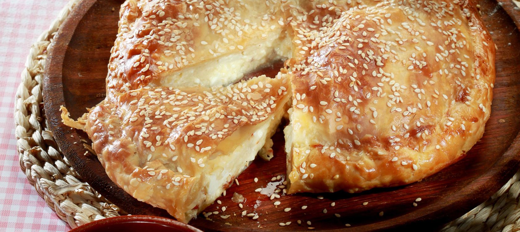 Τυρομπουγάτσα με λιαστές ντομάτες
