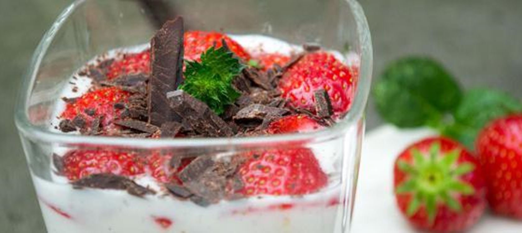 Lactosevrij vanille dessert met havermout en aardbeien