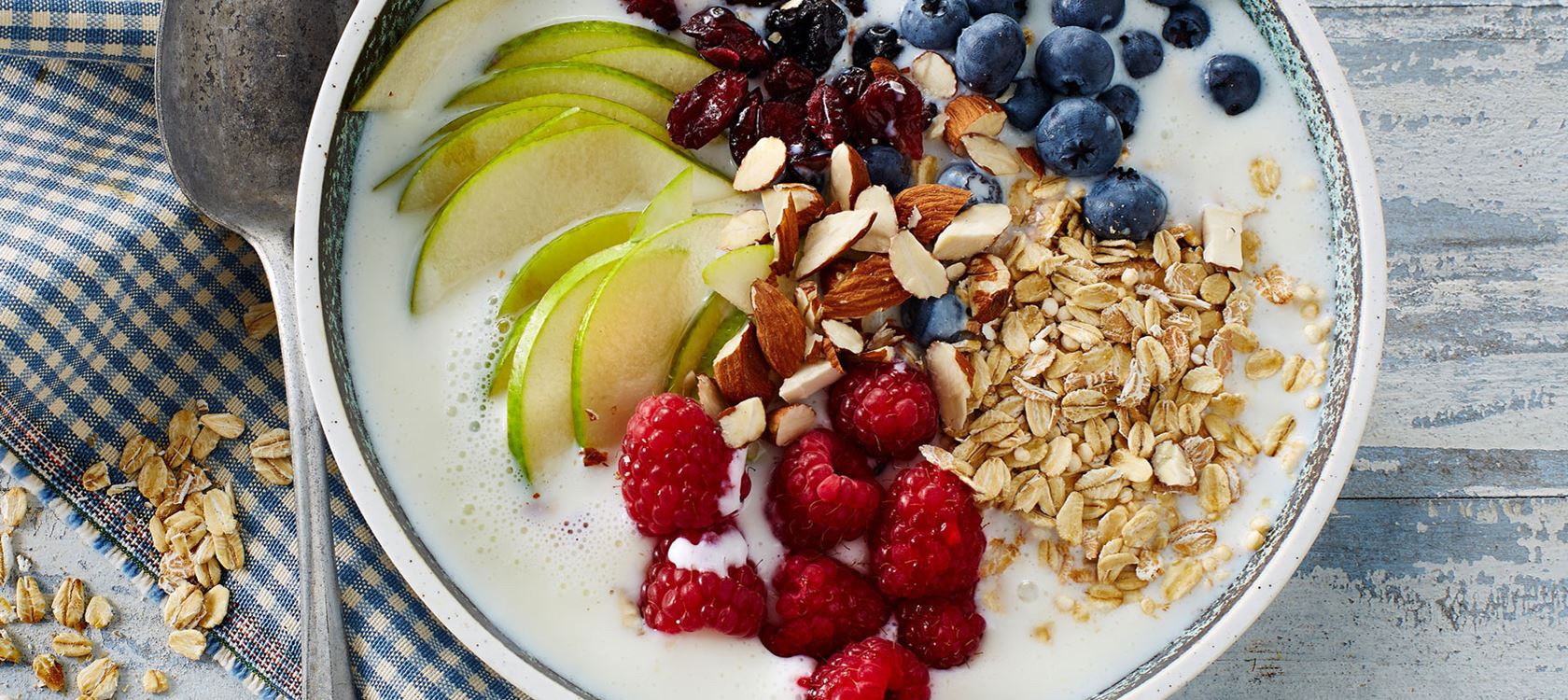 Kefir met havermout en vers fruit
