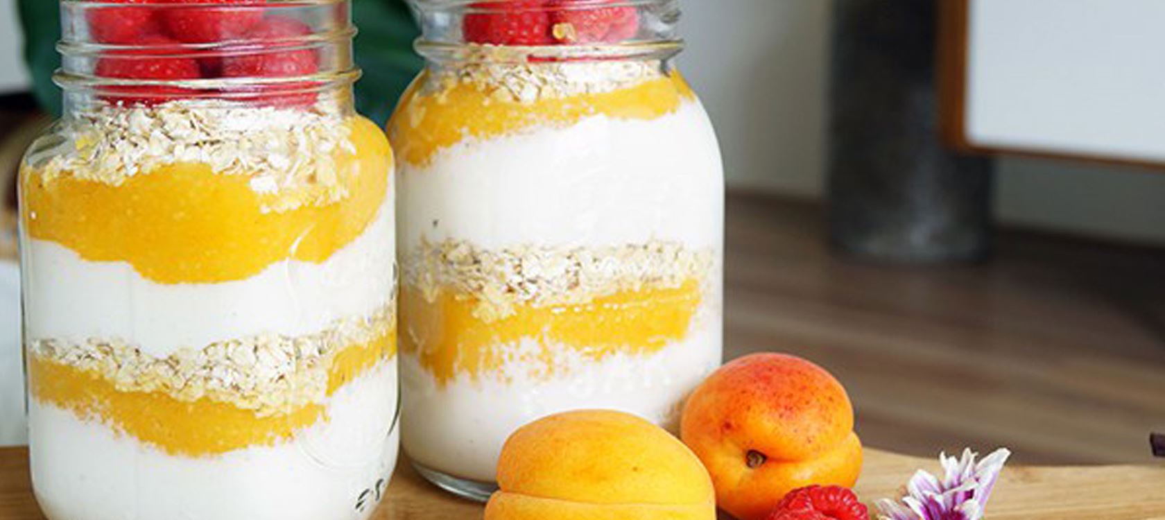 Lactosevrij laagjesontbijt met mango en abrikoos