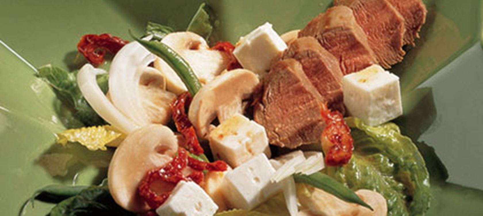 Salade van gemarineerde champignons en witte kaas