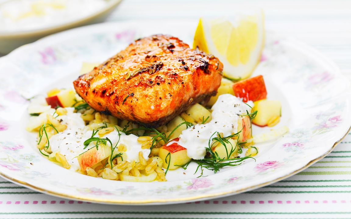 Fänkålsstekt lax med matvetesallad