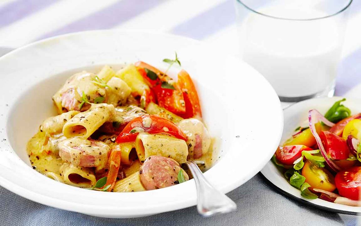 Italiensk pastapanna med salsiccia