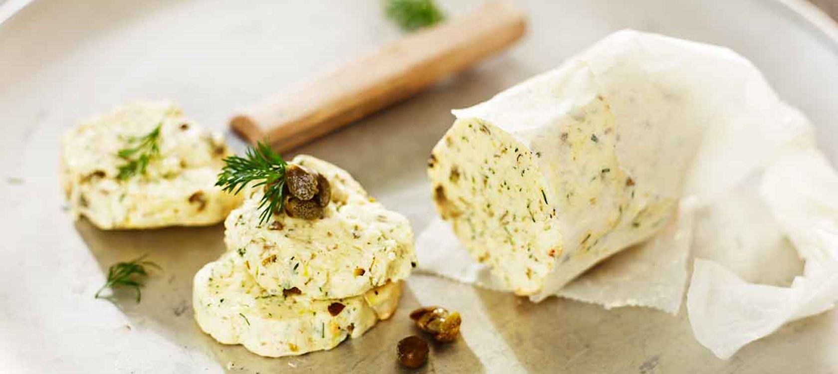 Brynt kryddsmör med kapris och dill