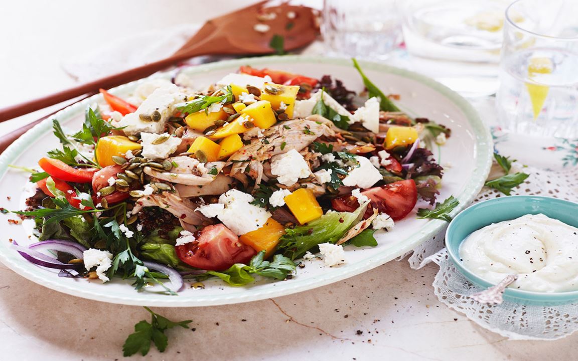 Sallad med kyckling, mango och örtquinoa
