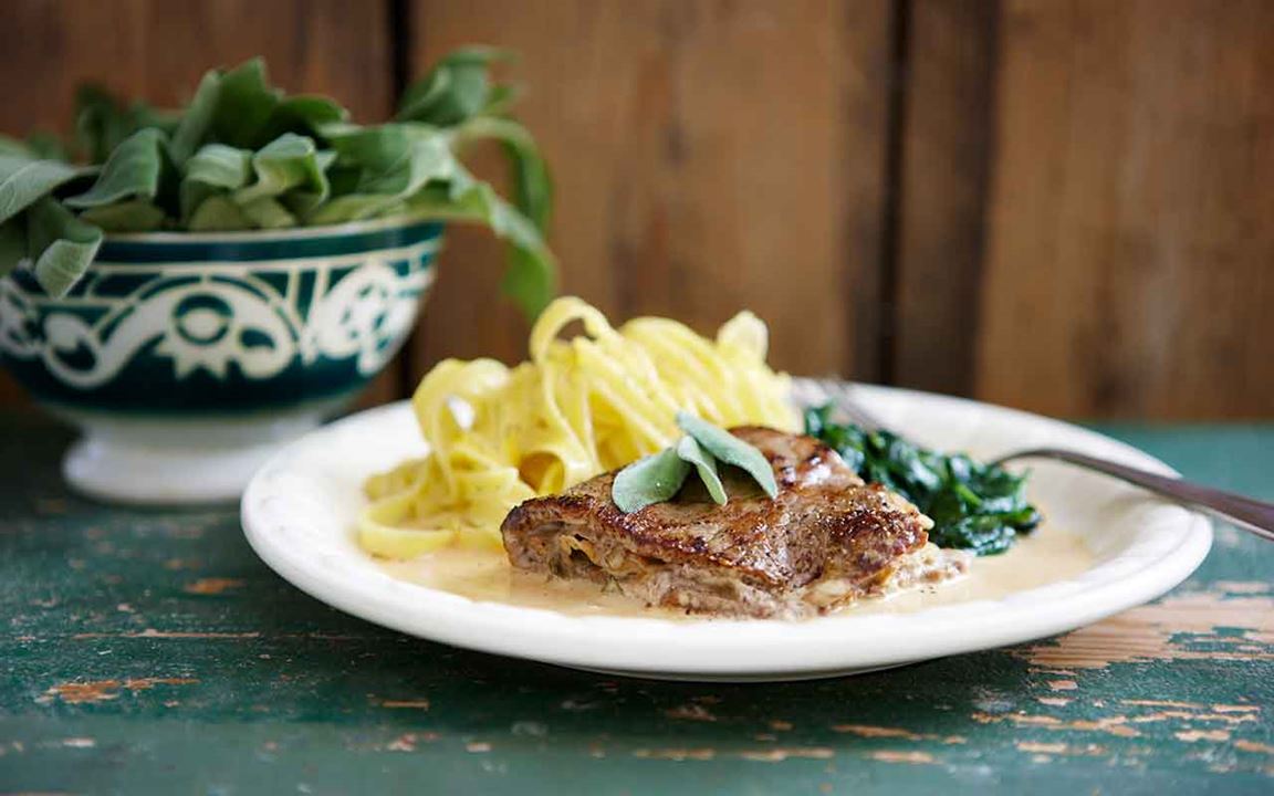 Saltimbocca i salviasås