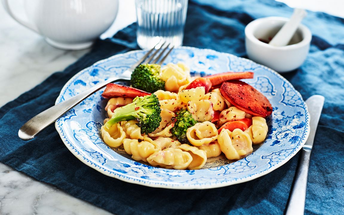 Falukorv med ost- och pepparpasta