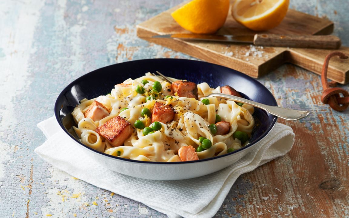 Pasta med ost- och citronsås