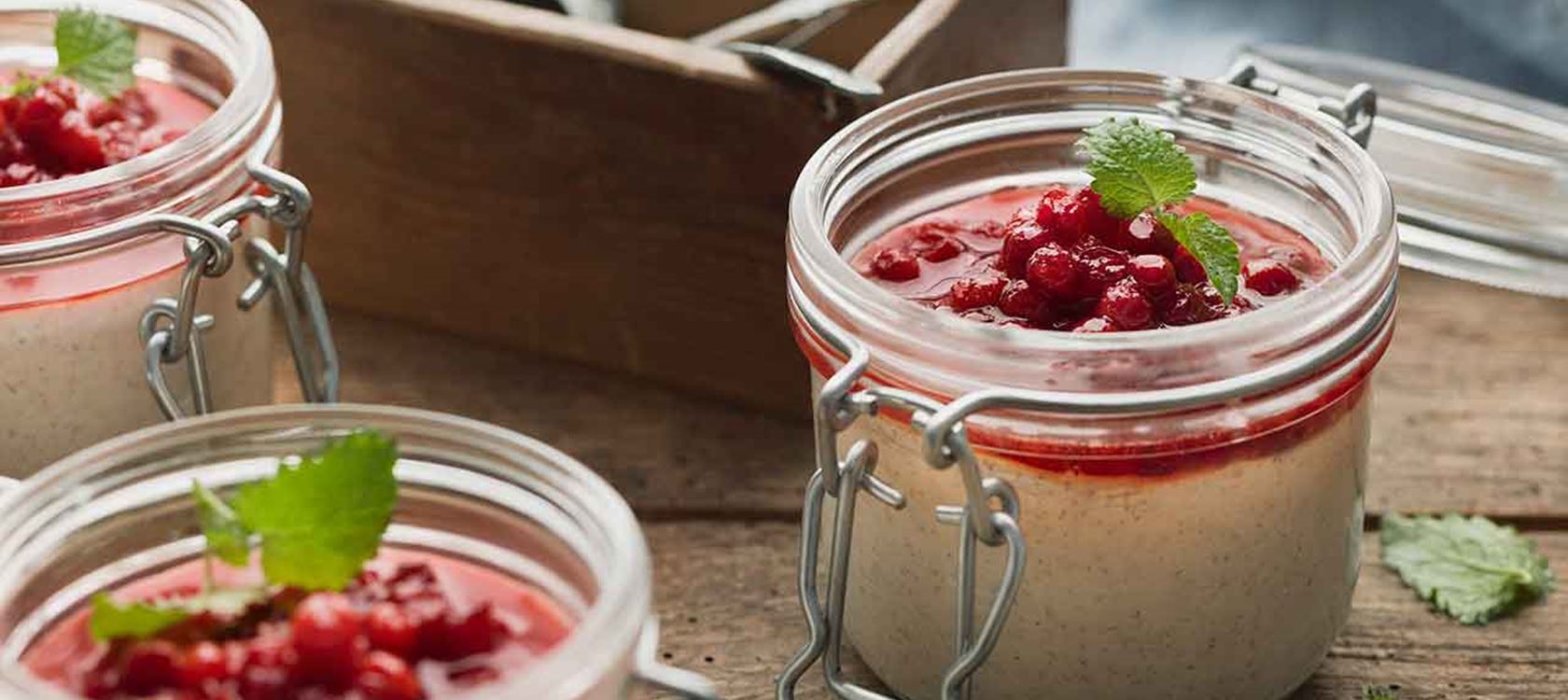 Kanelpannacotta med lingon