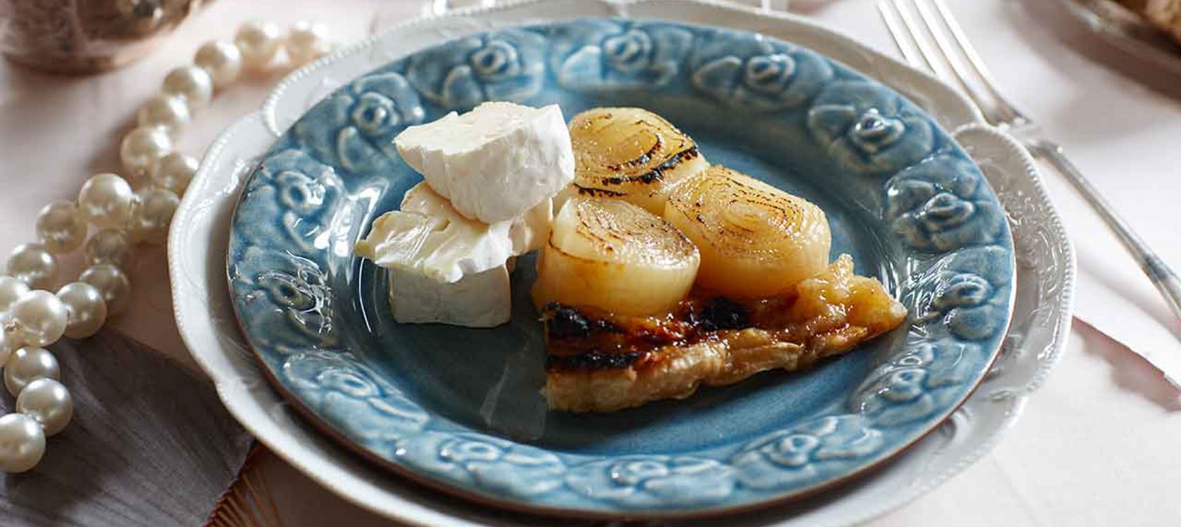 Tarte tatin med lök och ost