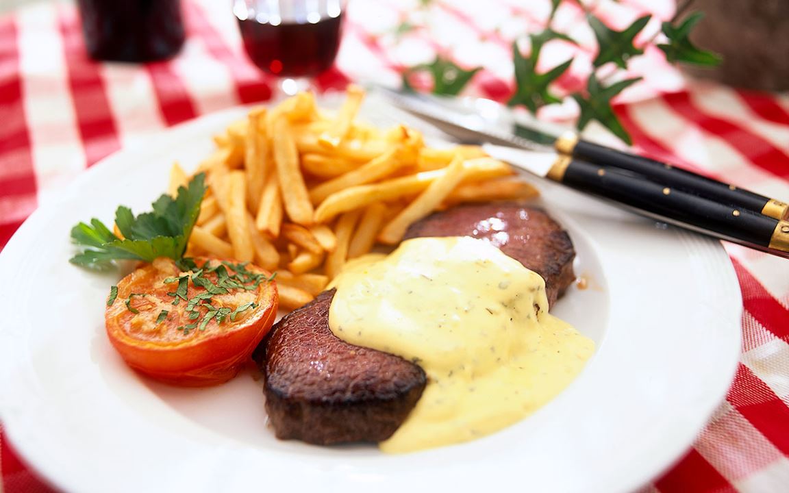 Biff bearnaise med vitlökstomater