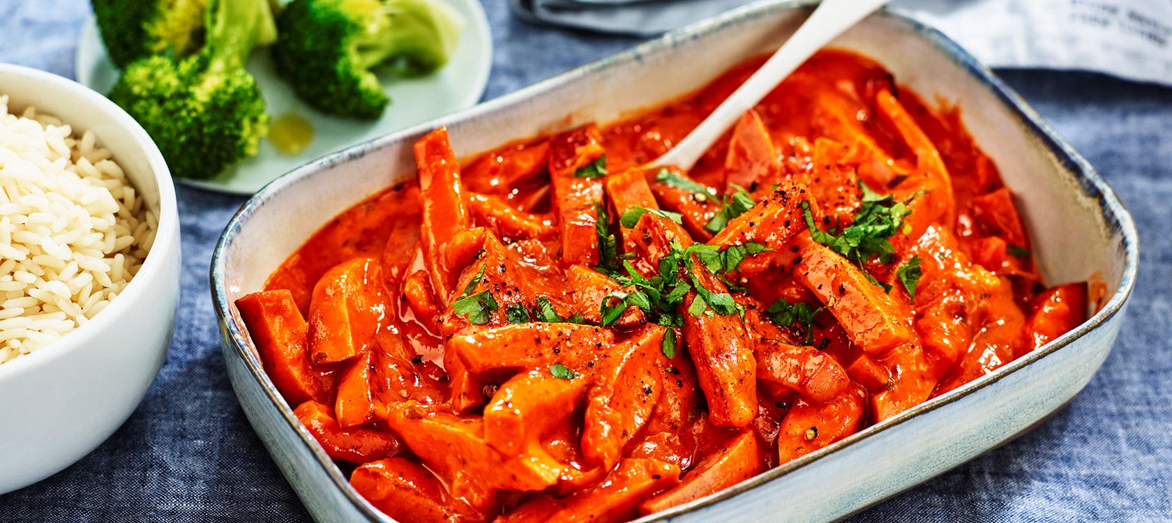 Falukorv i krämig tomatsås
