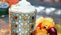 Yoghurtglass med kardemumma och mandel