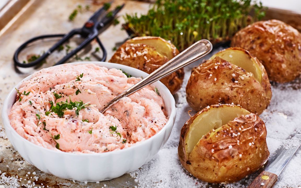 Laxröra med bakad potatis