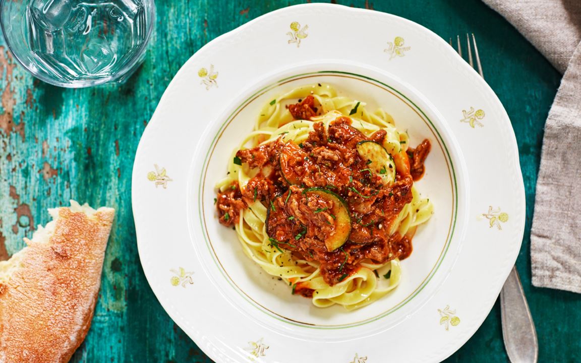 Tagliatelle bolognese med zucchini