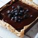 Glutenfri blackbean brownie med fudgeglasyr och bär