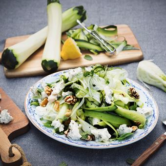 Råriven zucchinipasta med fänkål och gorgonzola