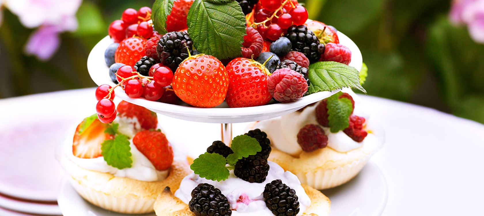 Pavlova med bärgrädde