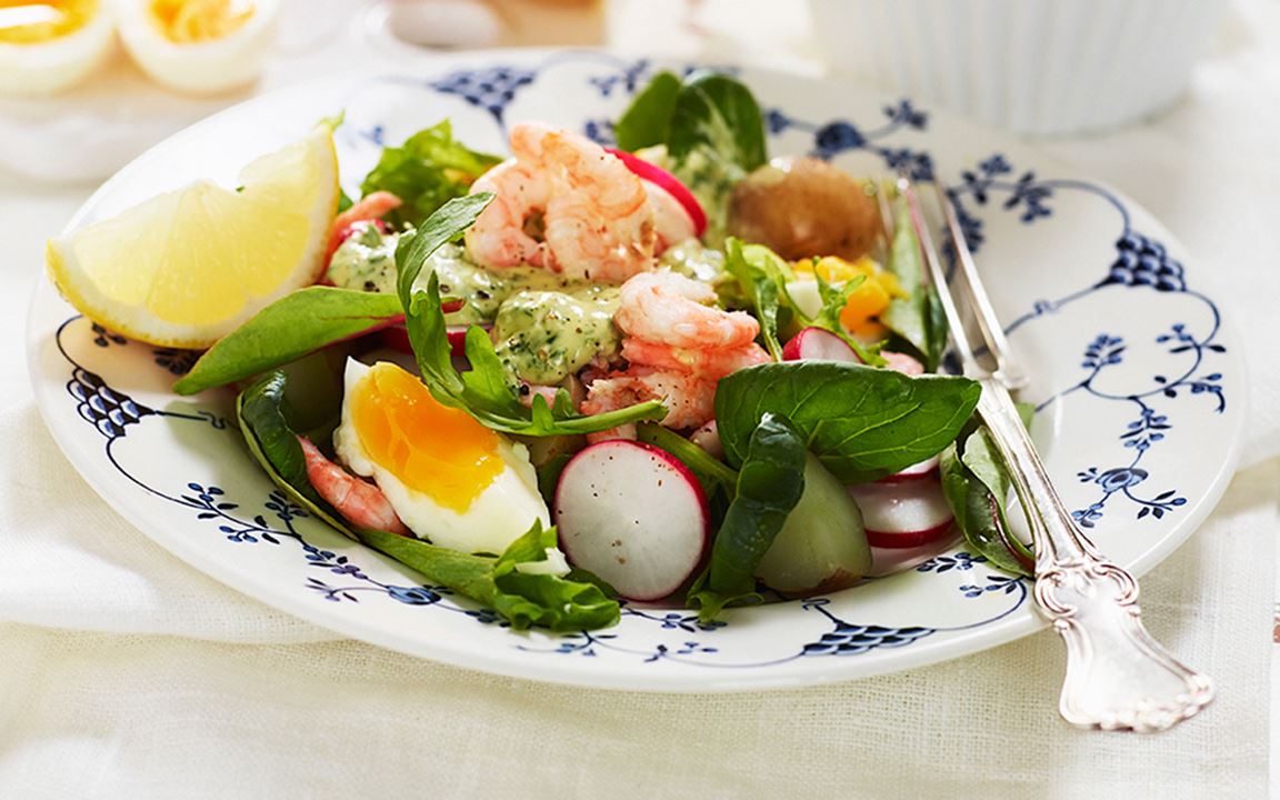 Räksallad med grön örtdressing