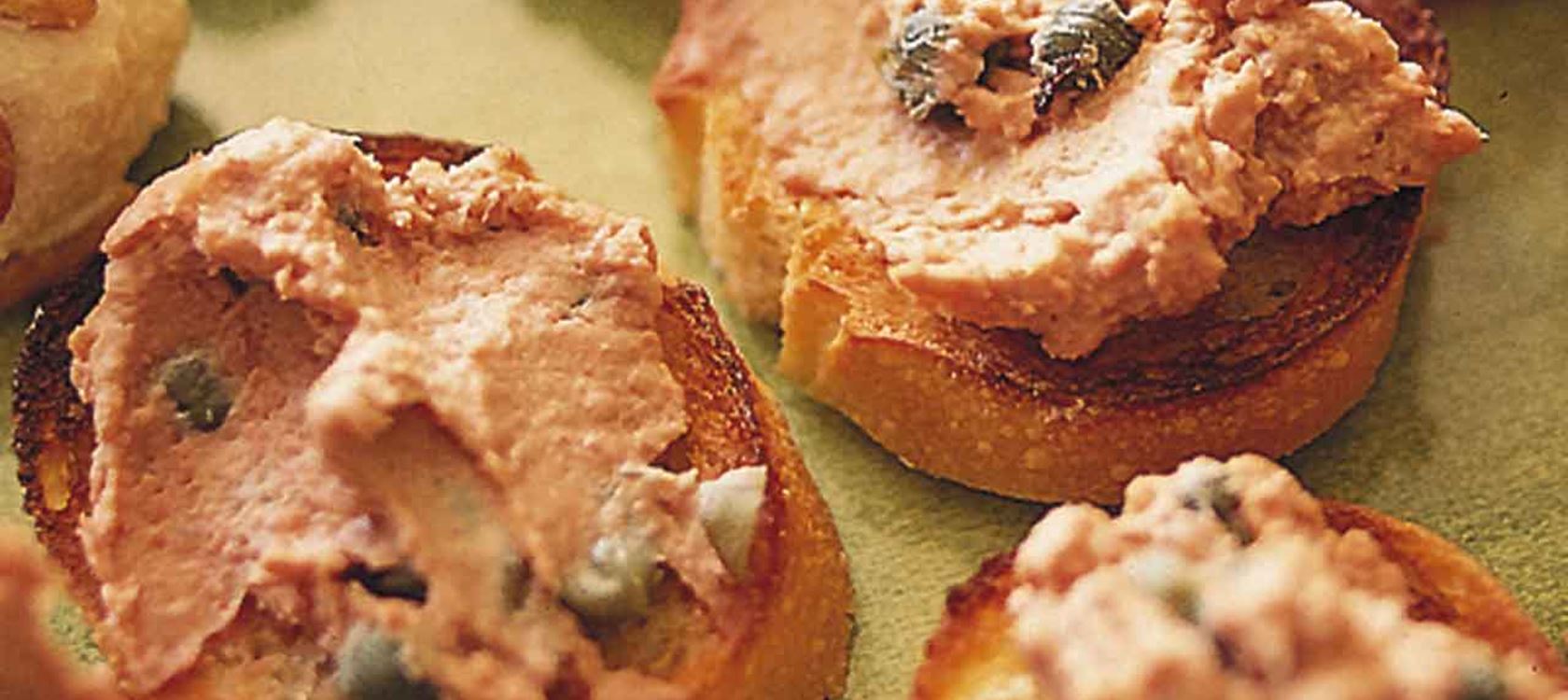 Crostini med pastej