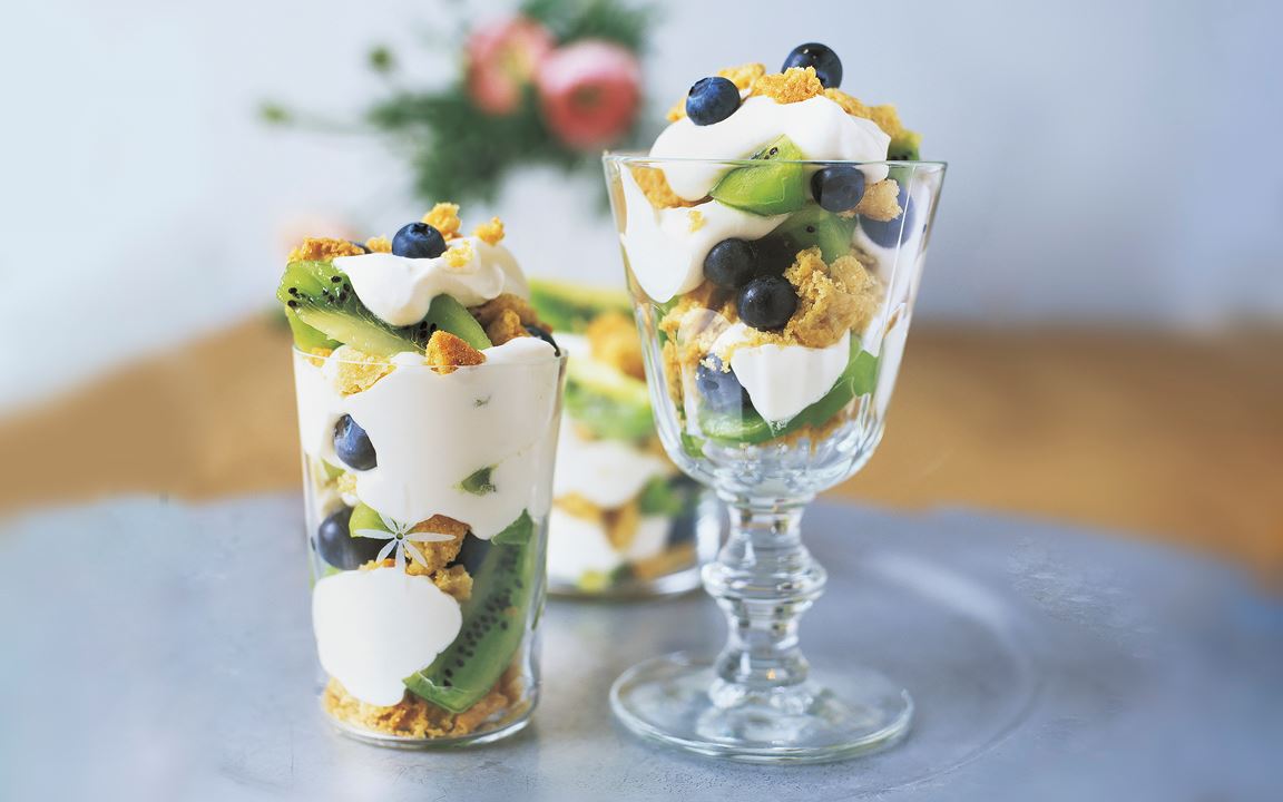 Fruktig dessert i glas