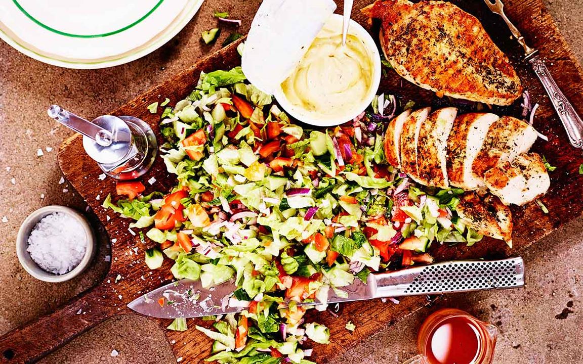 Grillad dragonkyckling med amerikansk hacksallad
