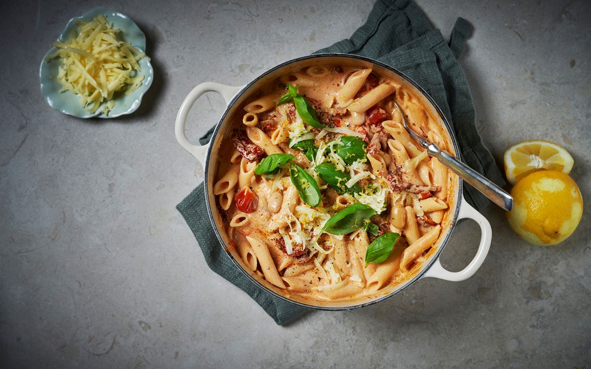 One pot pasta med bönor och soltorkade tomater