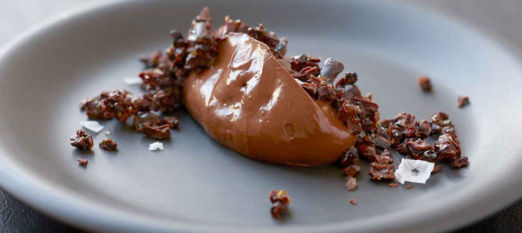 Chokladkräm med gräddfil och krispig karamell