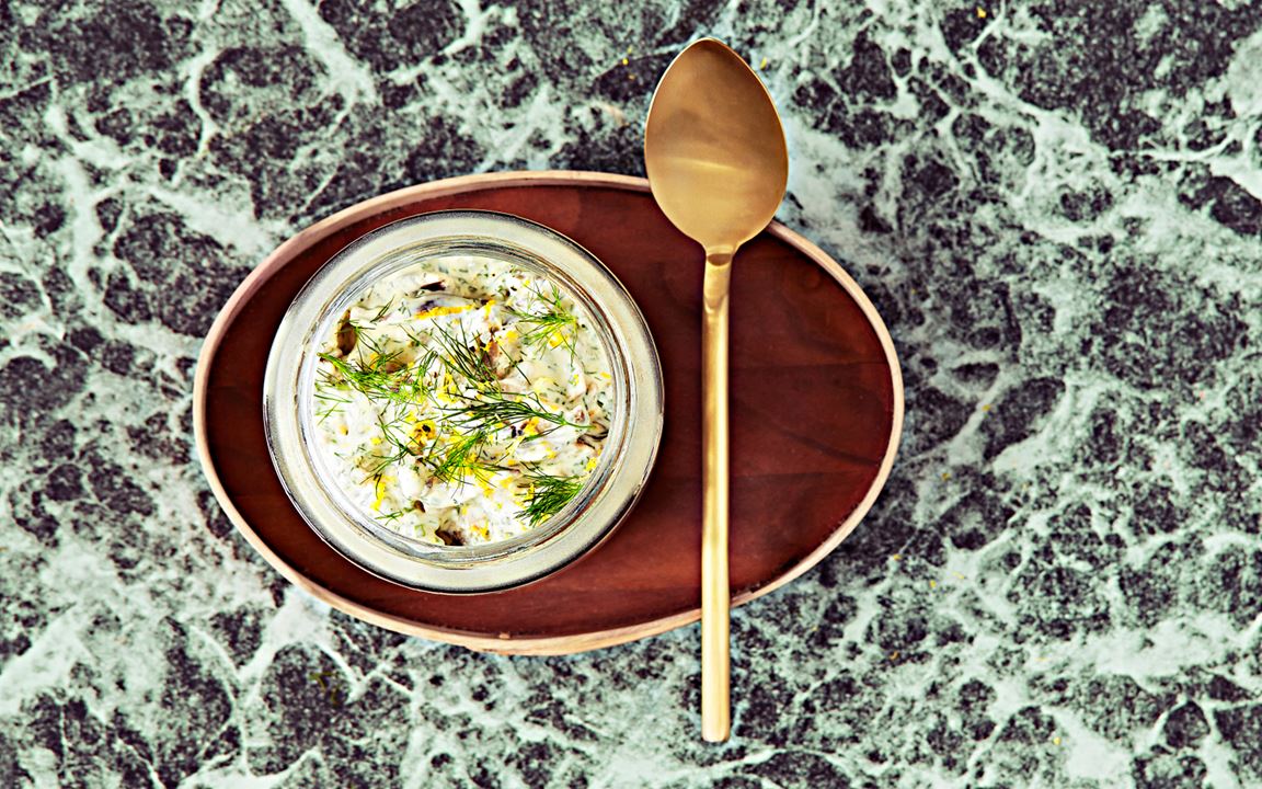Vegetarisk sill i krämig ört- och citronsås
