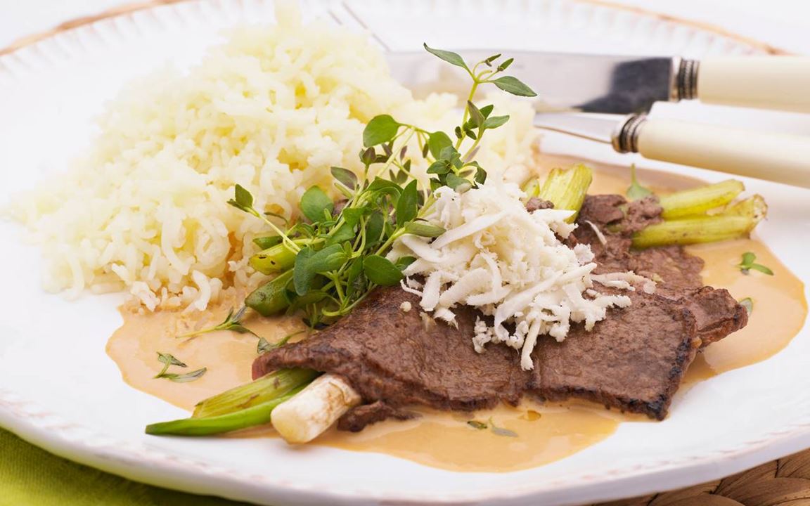 Lövbiff med pepparrotsås