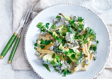 Pasta med broccoli och ädelost