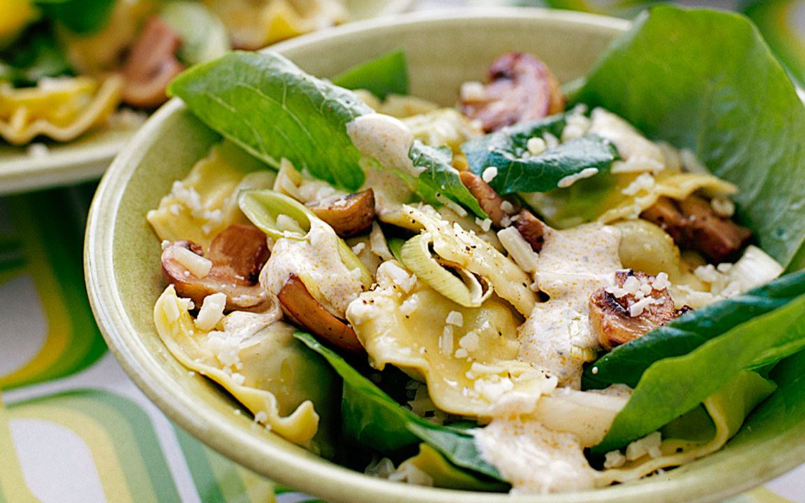 Varm pastasallad med pesto