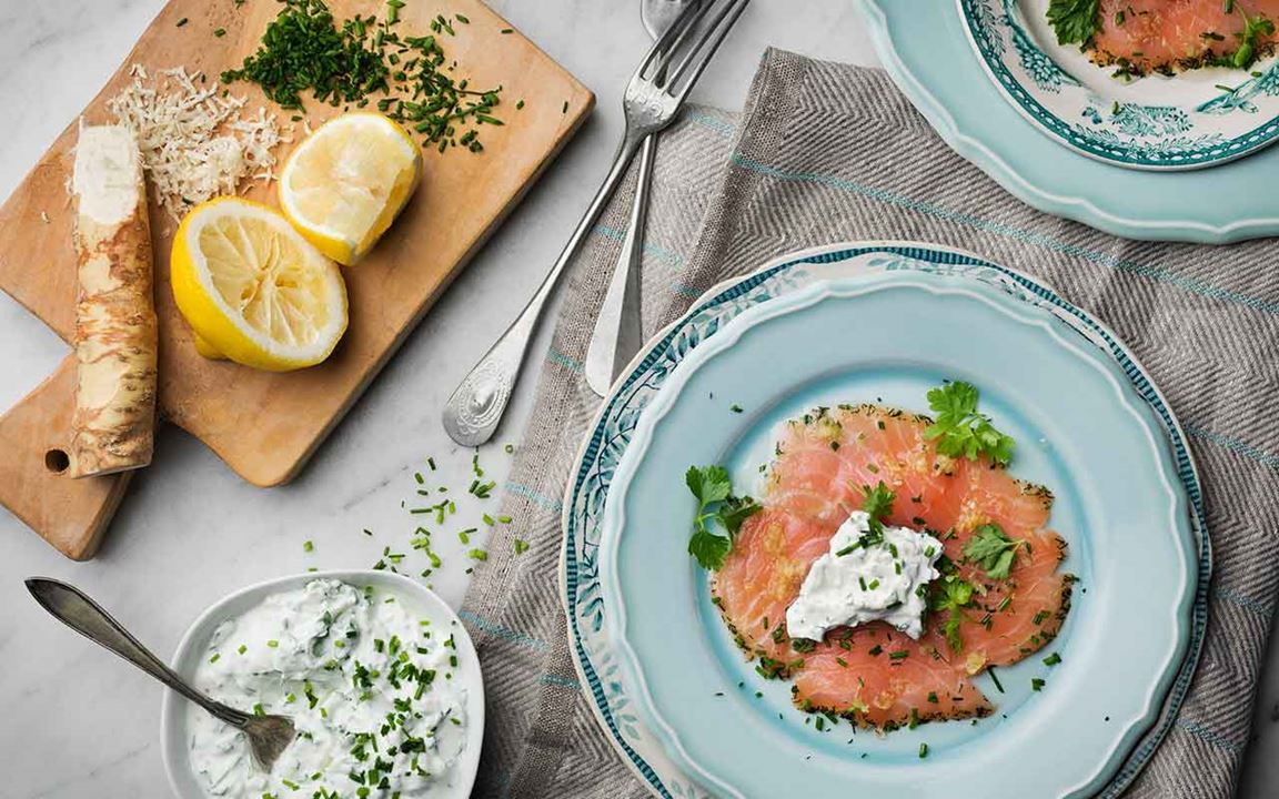 Marinerad gravlax med örtcrème
