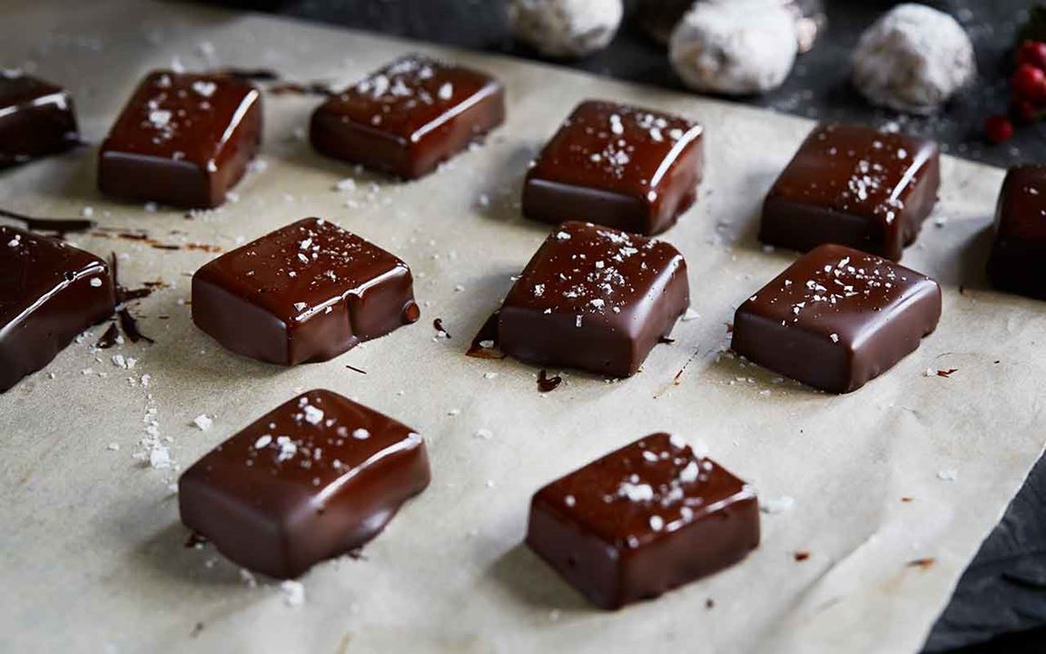 Gräddkola med choklad och flingsalt