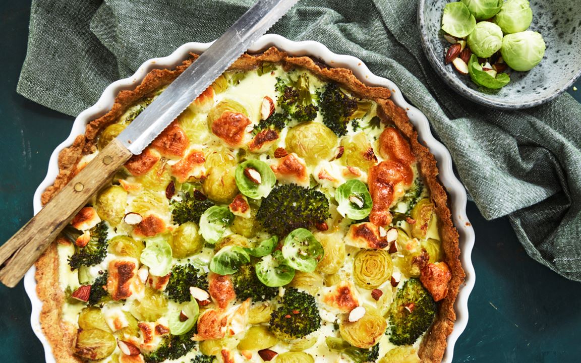 Broccoli- och brysselkålspaj med getost