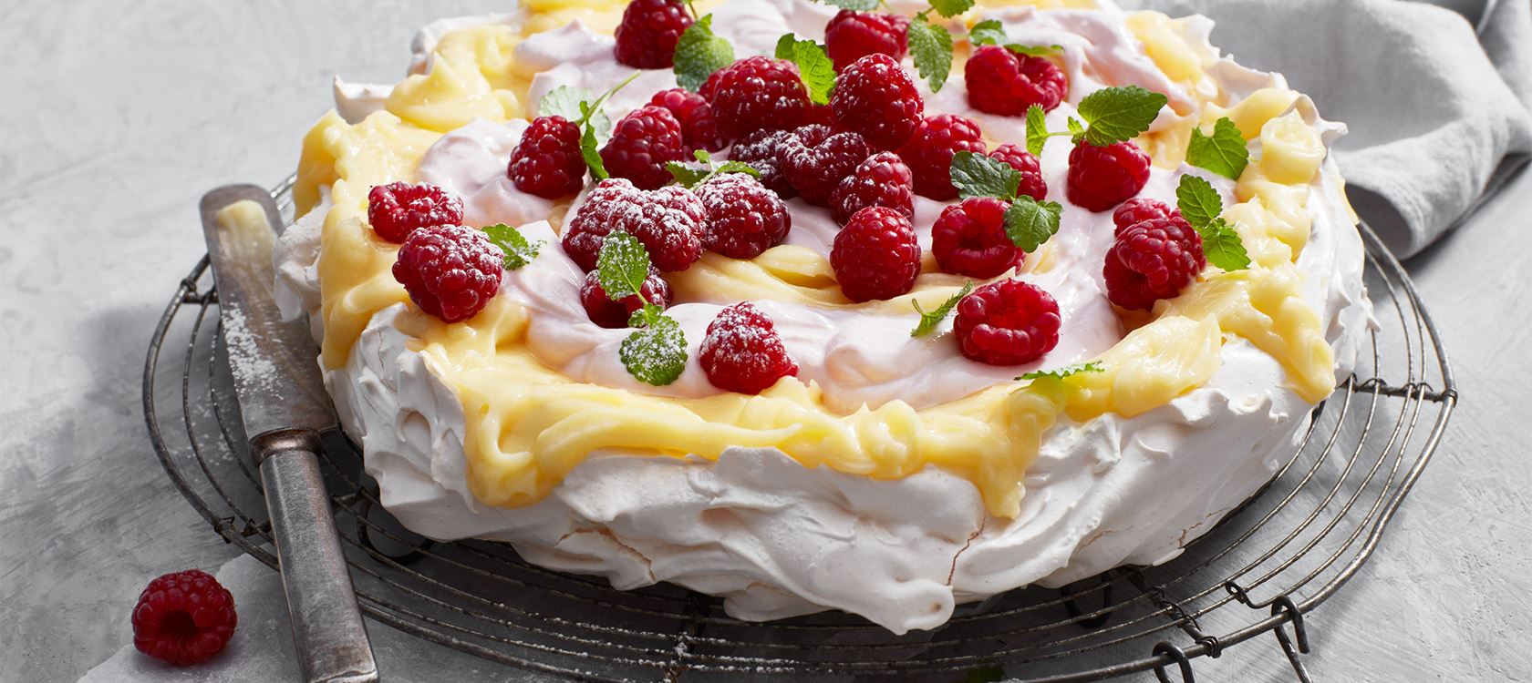 Pavlova Med Lemoncurd Recept Arla pavlova-med-lemoncurd-recept-arla