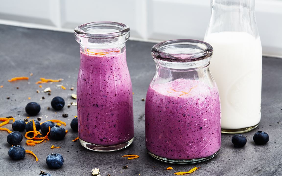 Smoothie med kardemumma och blåbär