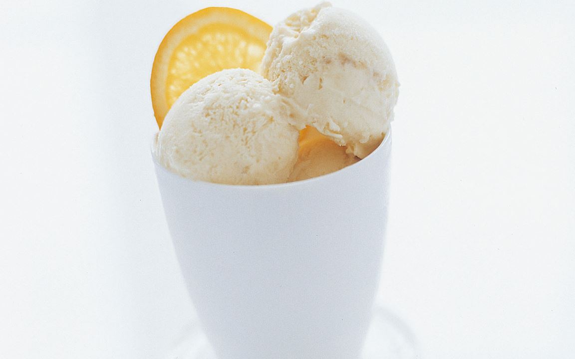 Yoghurtglass med apelsin och banan