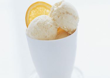 Yoghurtglass med apelsin och banan