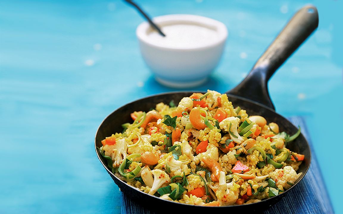 Harissa-ris med grönsaker och nötter