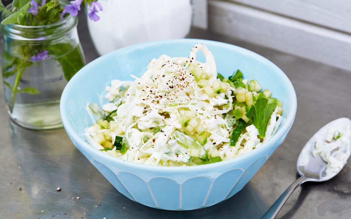 Coleslaw med selleri och äpple