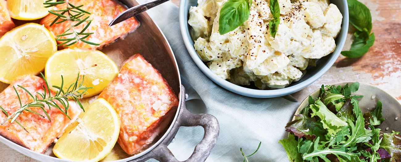 Ugnsbakad lax med enkel potatissallad-image