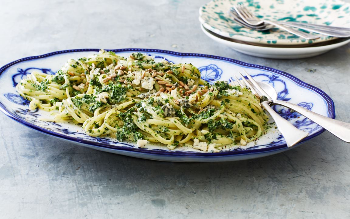 Pasta med grönkål- och ostsås